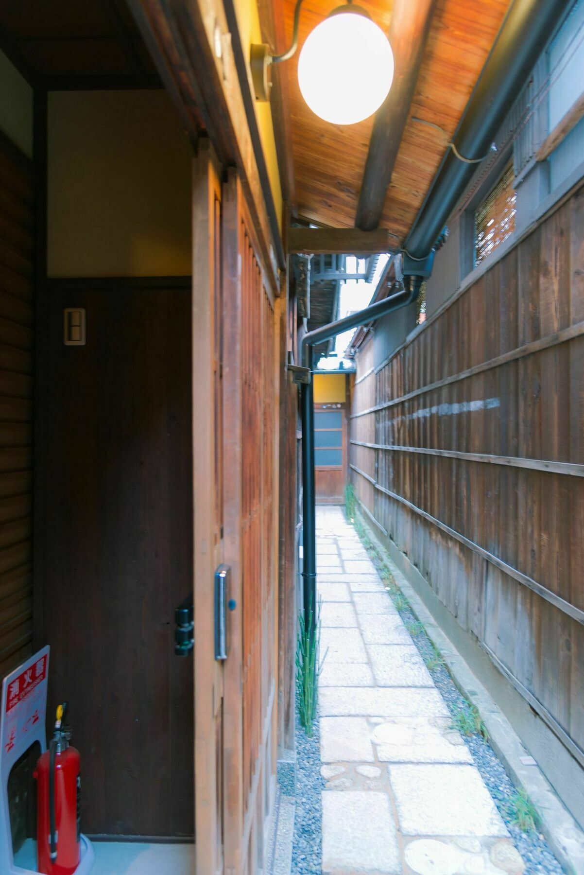 Kumomachiya Benzaiten Kyoto